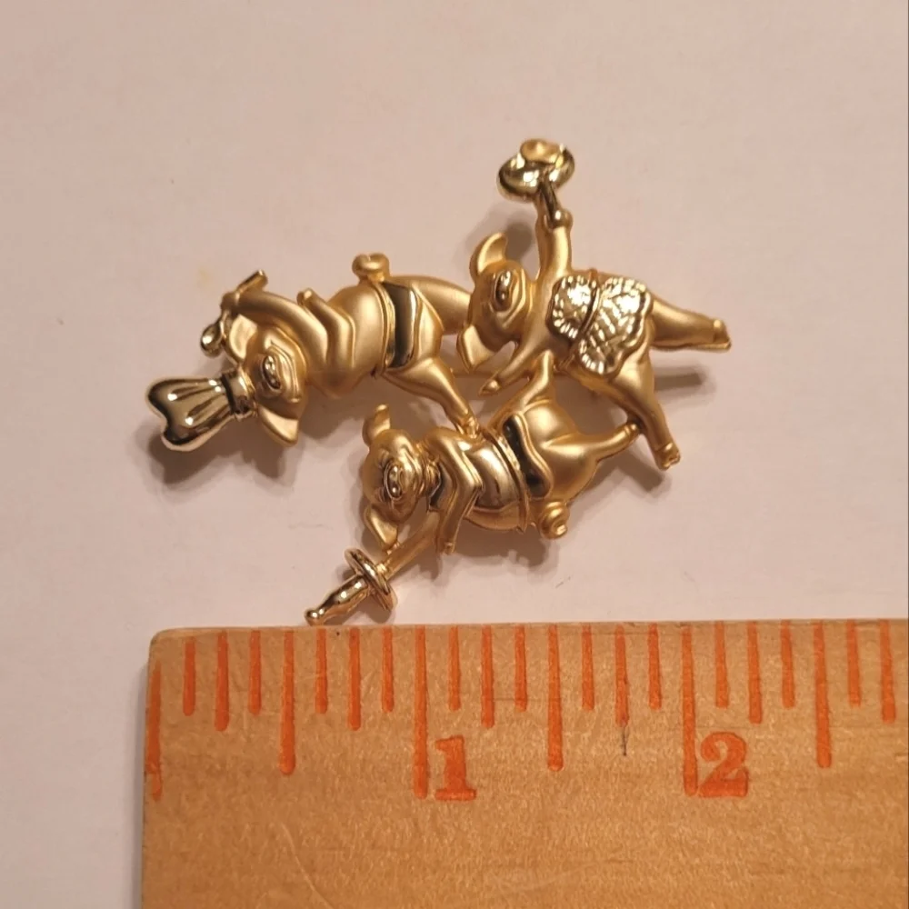 Vintage AJC‎ Jewelry Gold Tone Three Little Pigs Chef Brooch Pin Whimsical